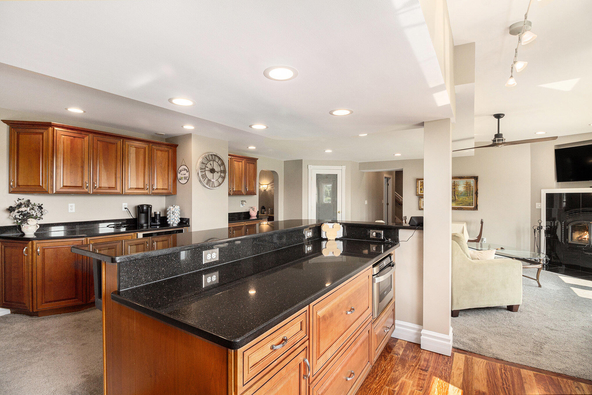 Saline, Michigan, 48176, United States, 5 Bedrooms Bedrooms, ,5 BathroomsBathrooms,Residential,Active,2044537