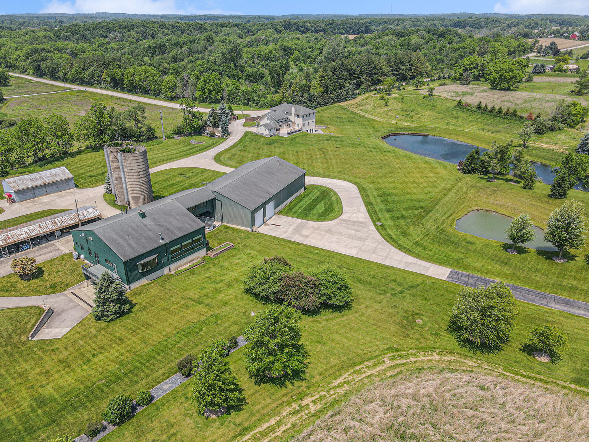 Saline, Michigan, 48176, United States, 5 Bedrooms Bedrooms, ,5 BathroomsBathrooms,Residential,Active,2044537