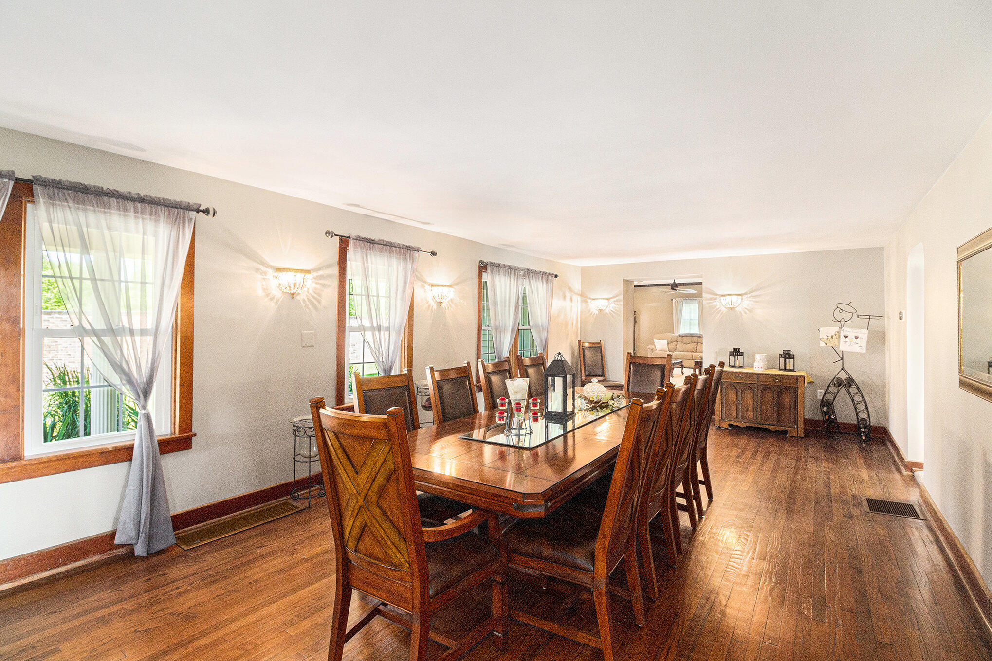Saline, Michigan, 48176, United States, 5 Bedrooms Bedrooms, ,5 BathroomsBathrooms,Residential,Active,2044537