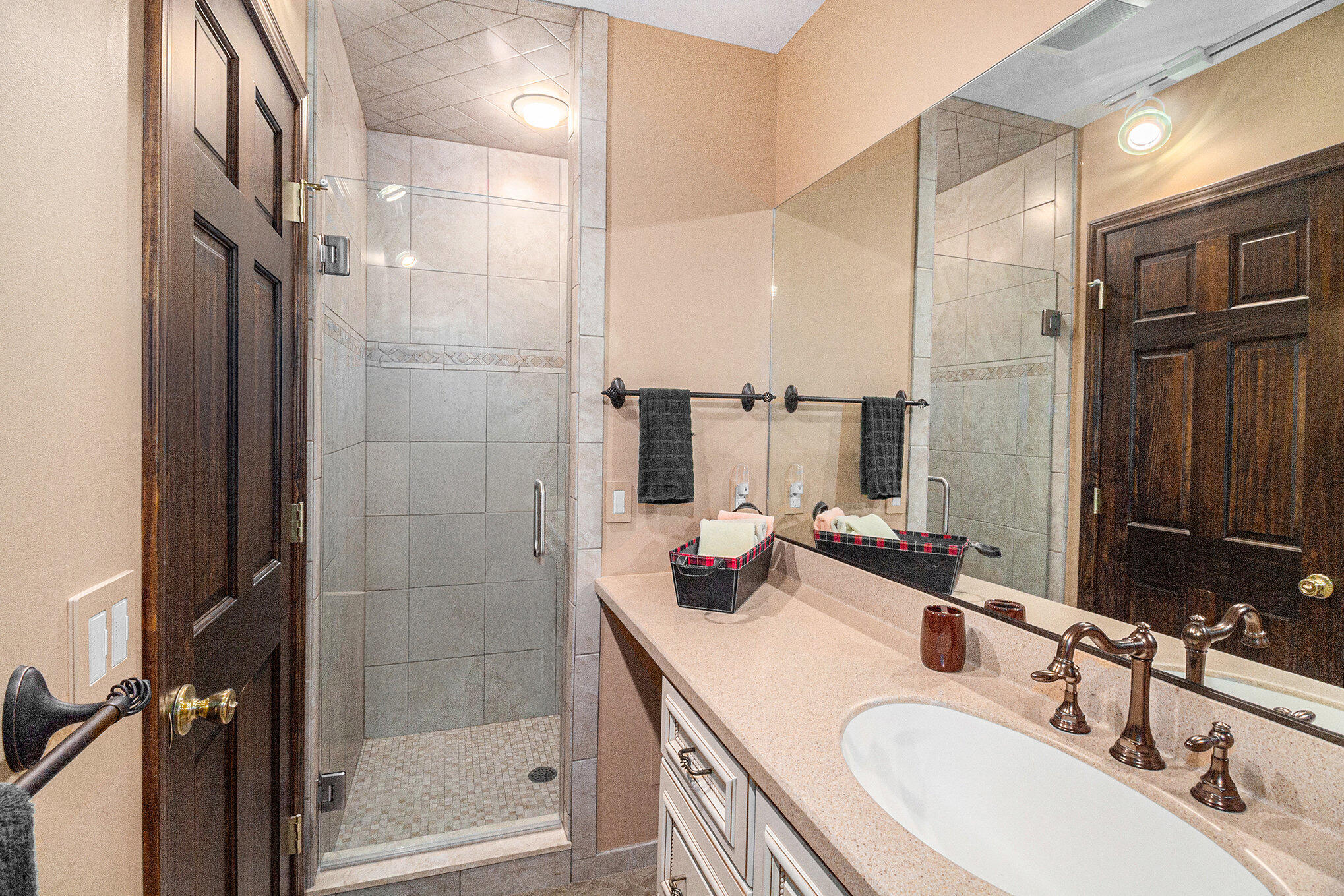 Saline, Michigan, 48176, United States, 5 Bedrooms Bedrooms, ,5 BathroomsBathrooms,Residential,Active,2044537