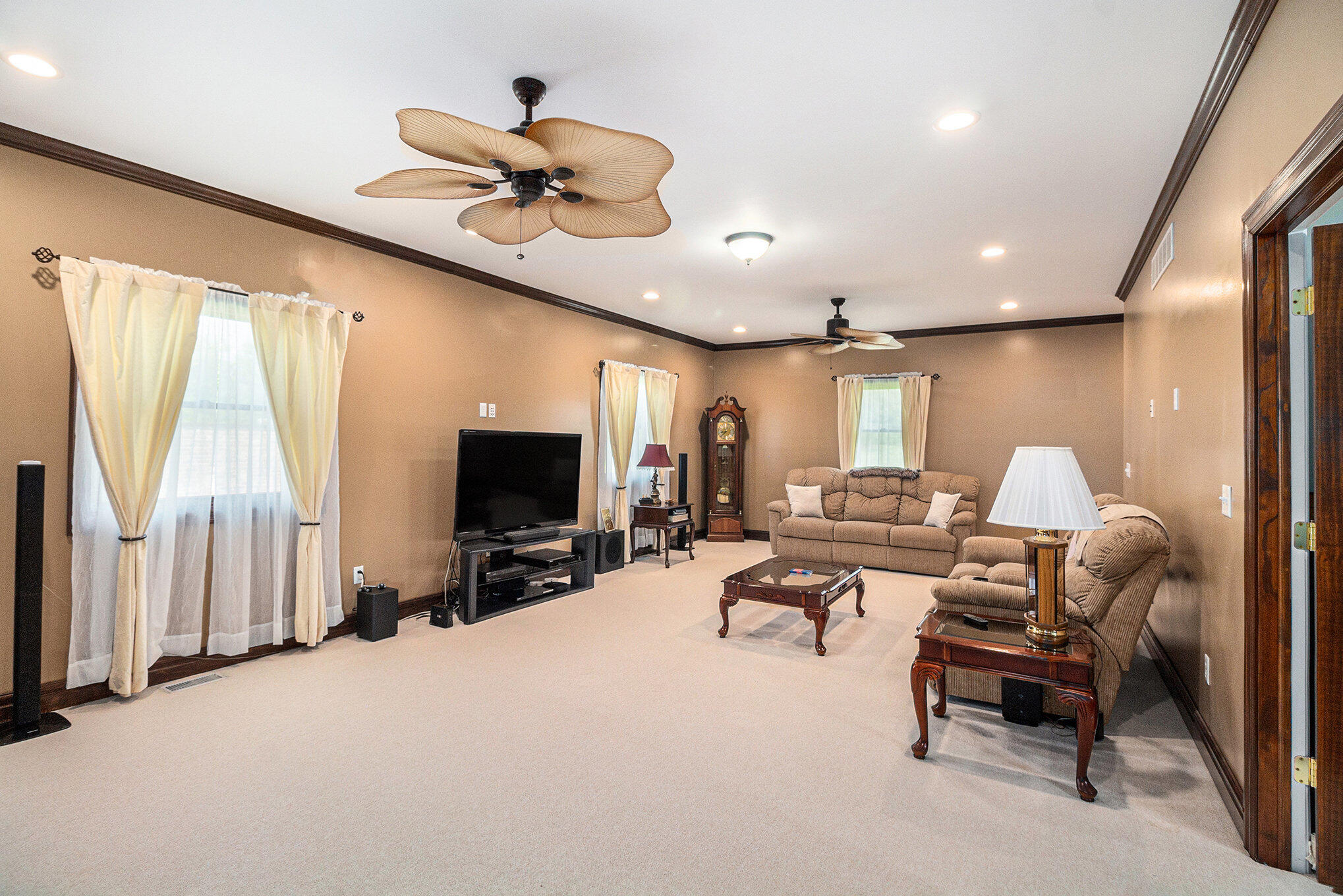Saline, Michigan, 48176, United States, 5 Bedrooms Bedrooms, ,5 BathroomsBathrooms,Residential,Active,2044537