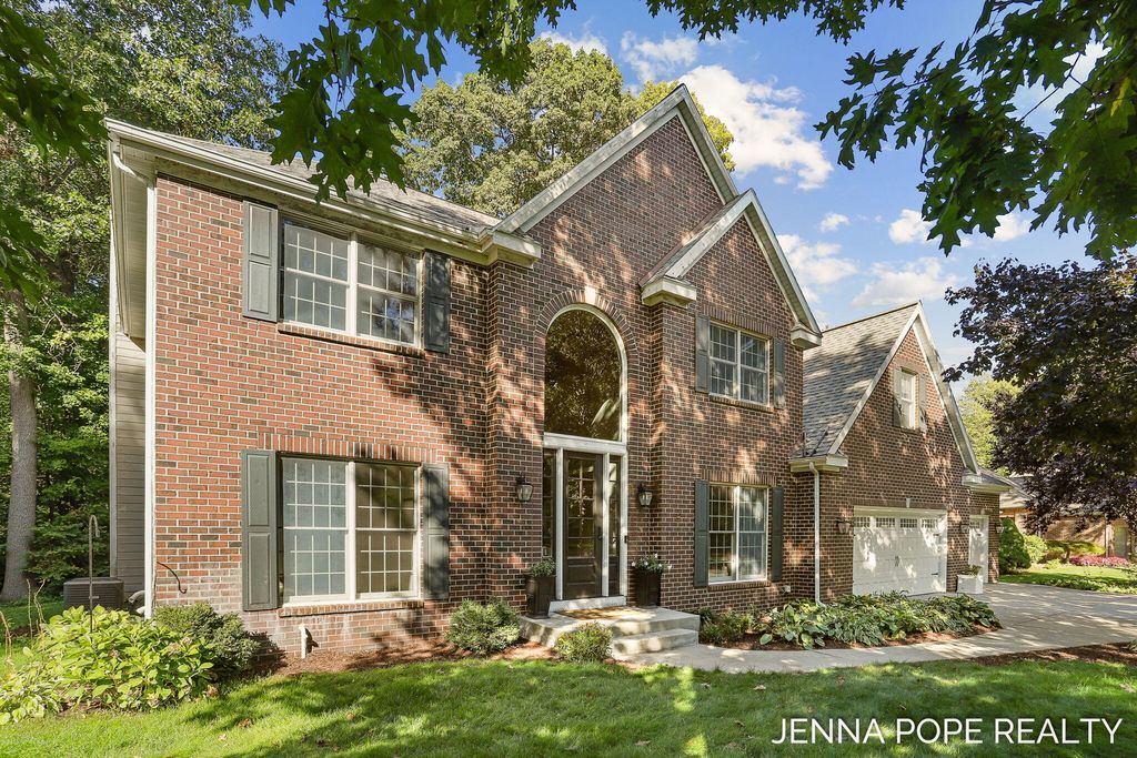 Photo of 15375 Oak Point Drive, Spring Lake, MI 49456 (MLS # 25050935)