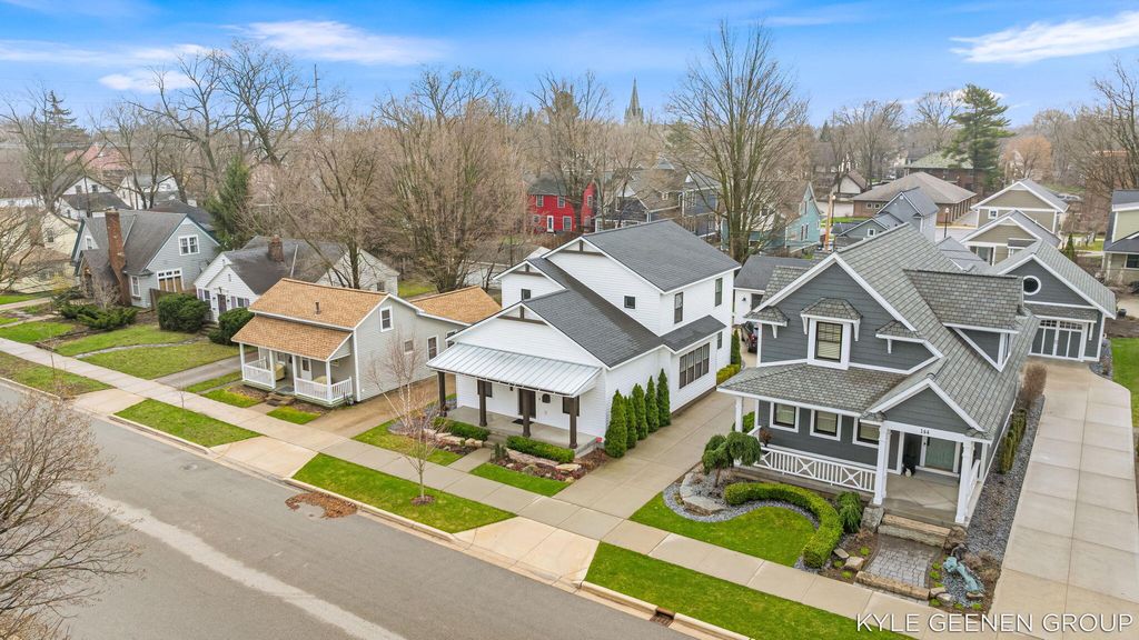 Photo of 140 W 10th Street, Holland, MI 49423 (MLS # 26018440)