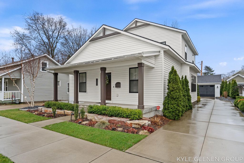 Photo of 140 W 10th Street, Holland, MI 49423 (MLS # 26018440)