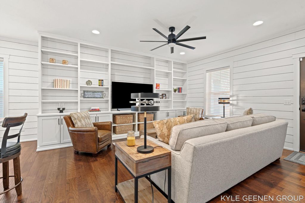 Photo of 140 W 10th Street, Holland, MI 49423 (MLS # 26018440)