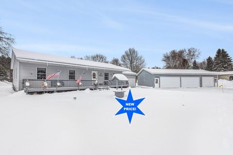 Photo of 4935 W Deren Road, Ludington, MI 49431 (MLS # 25062371)