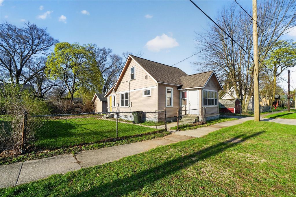 Photo of 379 E Dale Avenue, Muskegon, MI 49442 (MLS # 26017300)