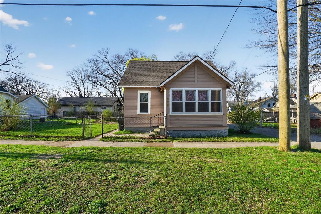 Photo of 379 E Dale Avenue, Muskegon, MI 49442 (MLS # 26017300)