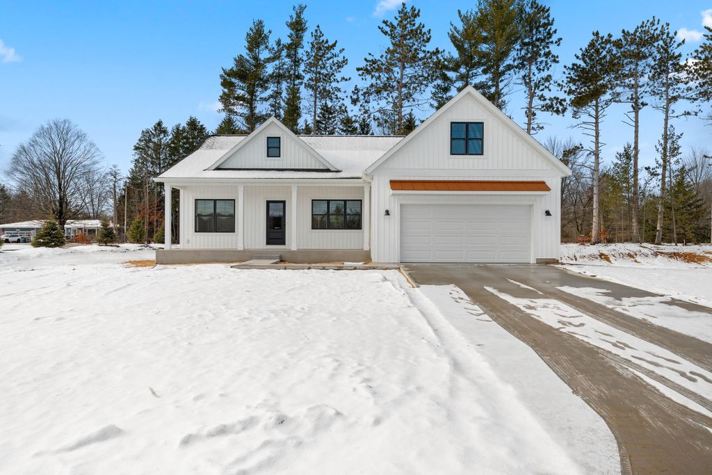 Photo of 6255 S Bear Den Trail, Muskegon, MI 49444 (MLS # 26001622)