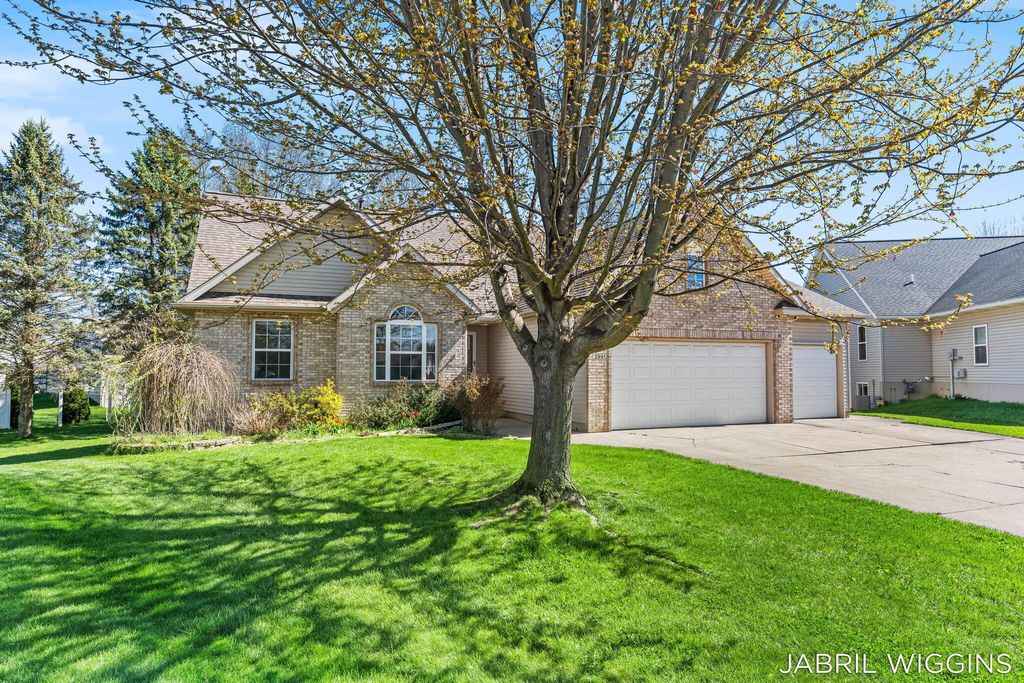Photo of 2991 Royal Blue Court, Holland, MI 49424 (MLS # 26016868)