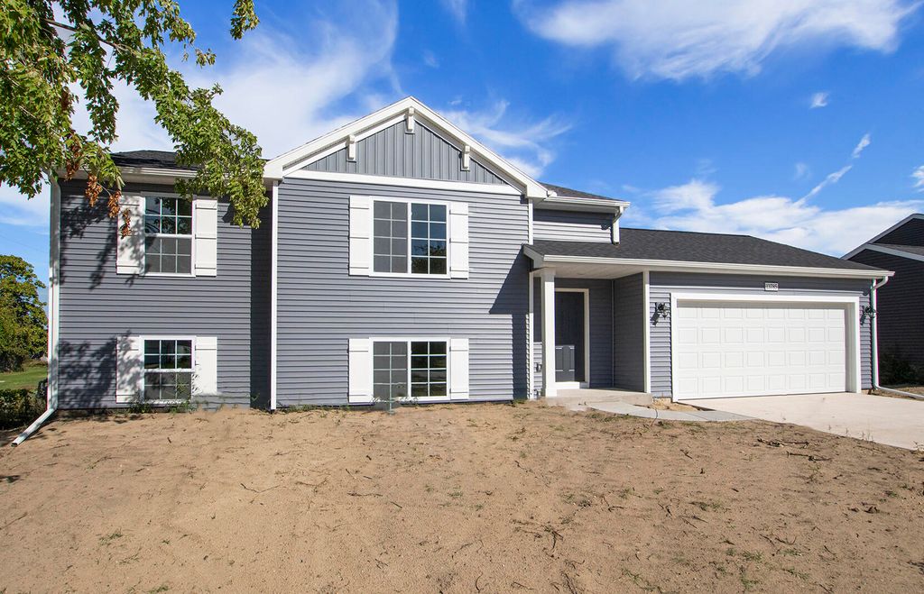 Photo of 13785 Quincy Street, Holland, MI 49424 (MLS # 25038689)