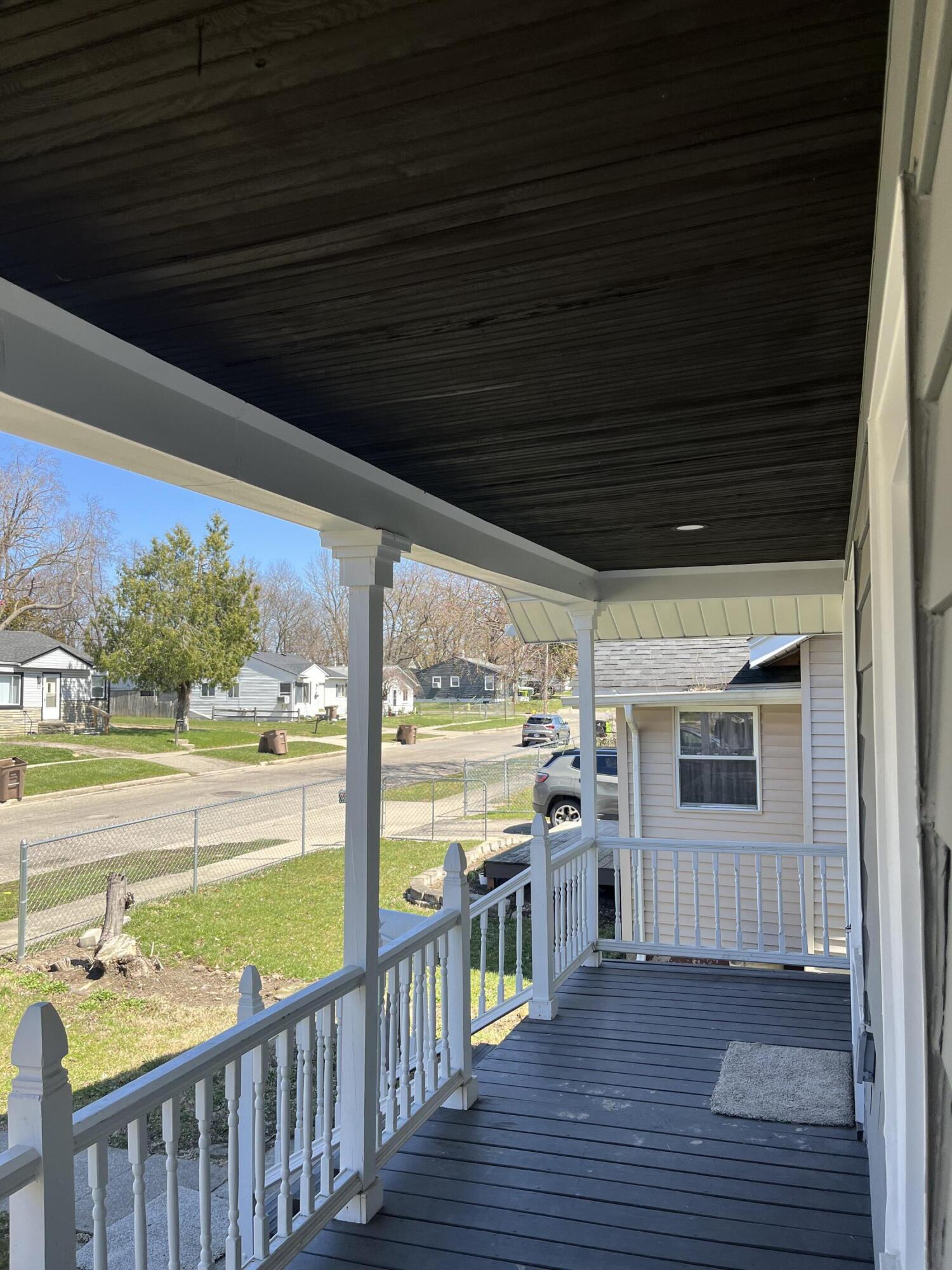 103 W Tennyson Avenue