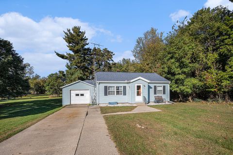 Photo of 120 S Woodrow Avenue S, Battle Creek, MI 49015 (MLS # 25060923)