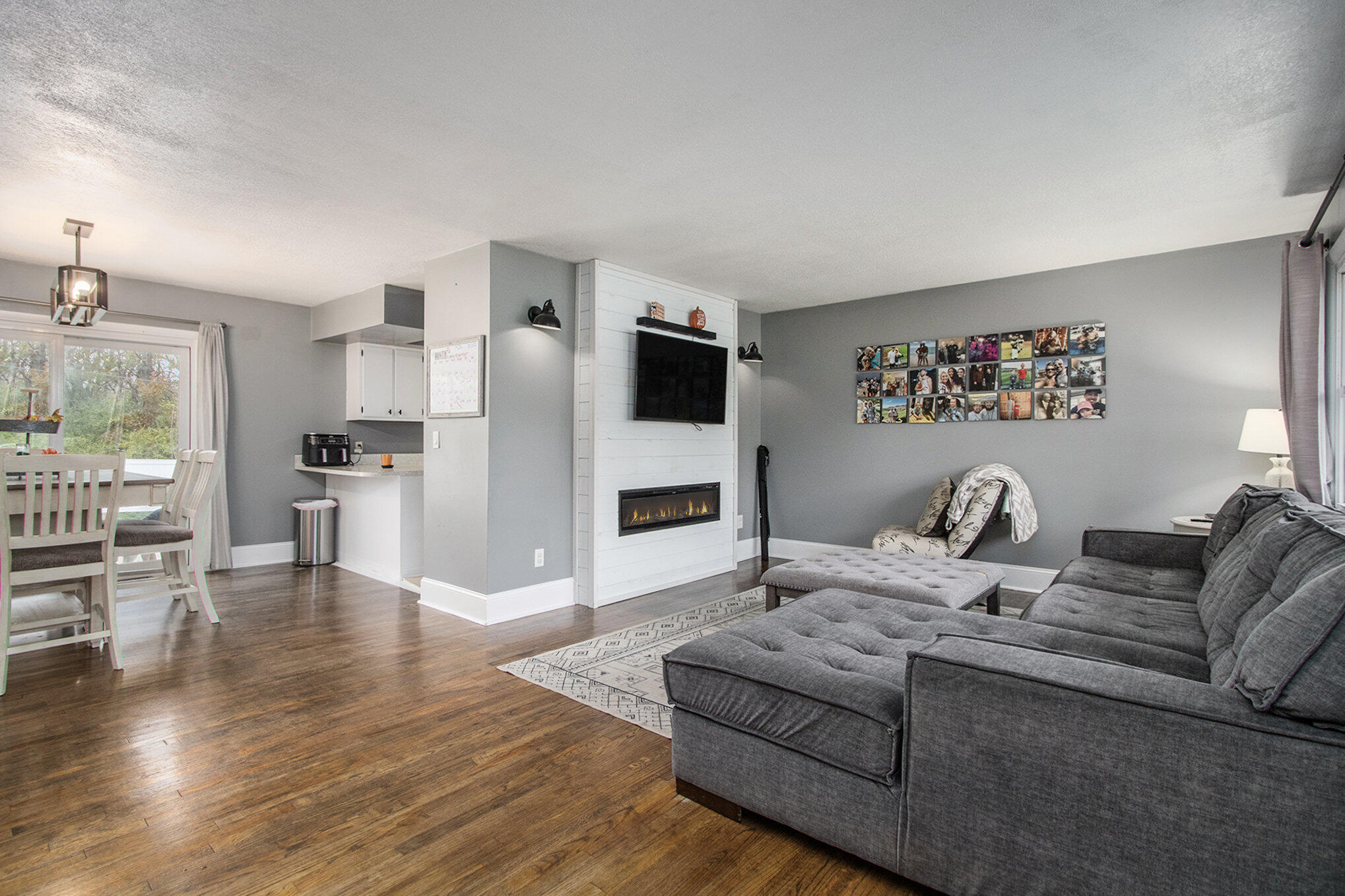 15902 Meadowview Drive