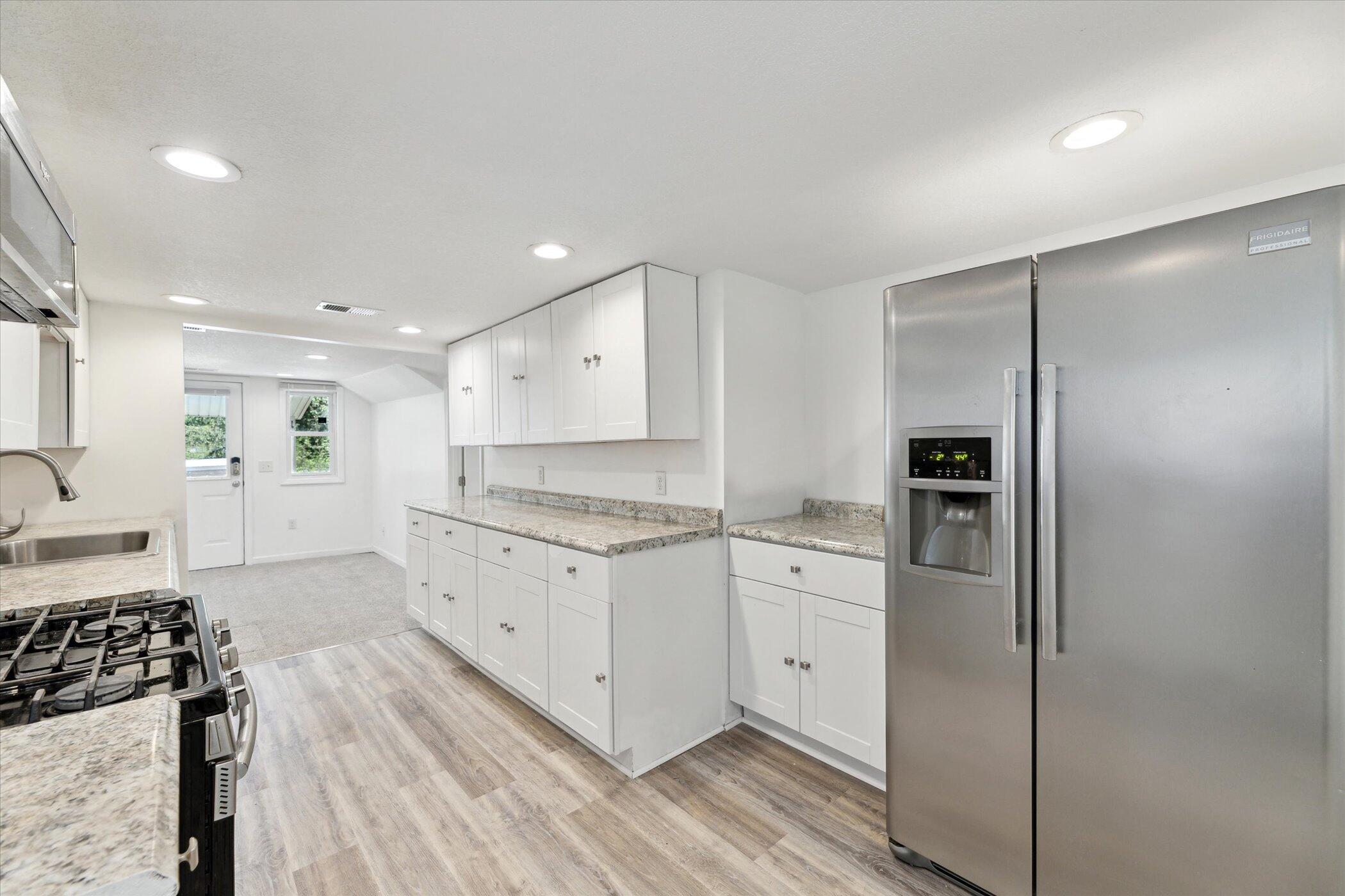 Kalamazoo, Michigan 49001, United States, 2 Bedrooms Bedrooms, ,1 BathroomBathrooms,Residential,Pending,132662