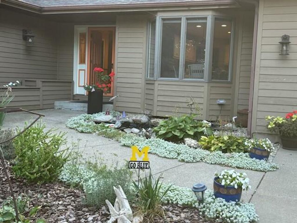 Photo of 17871 N Fruitport Road, Spring Lake, MI 49456 (MLS # 26015028)