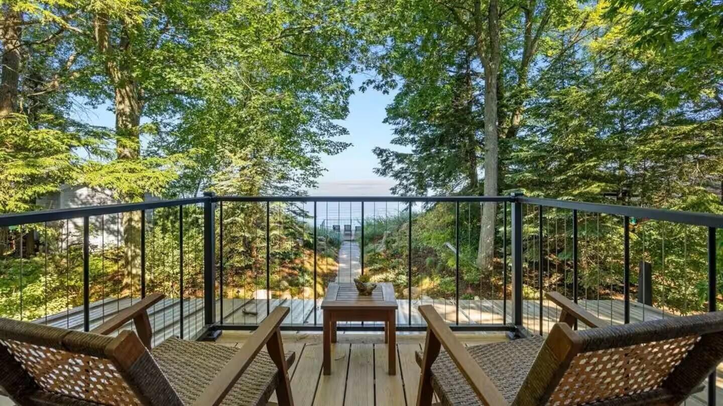 3095 N Lakeshore Drive