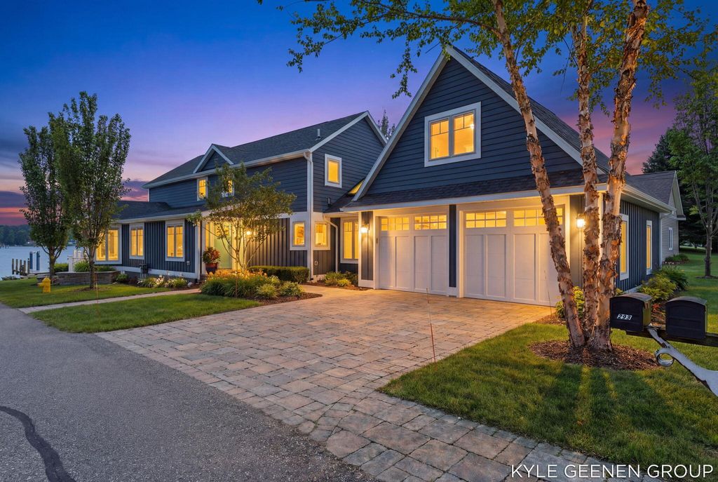 Photo of 555 Locust Avenue, Holland, MI 49423 (MLS # 26004825)