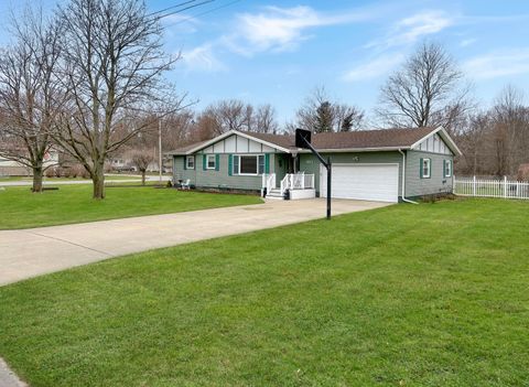 Photo of 1913 Orchard Drive, Stevensville, MI 49127 (MLS # 26011390)