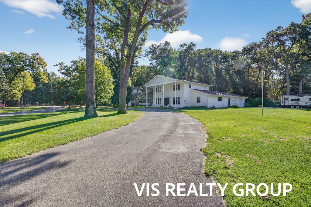 Photo of 14848 Cross Lane, Spring Lake, MI 49456 (MLS # 25052255)