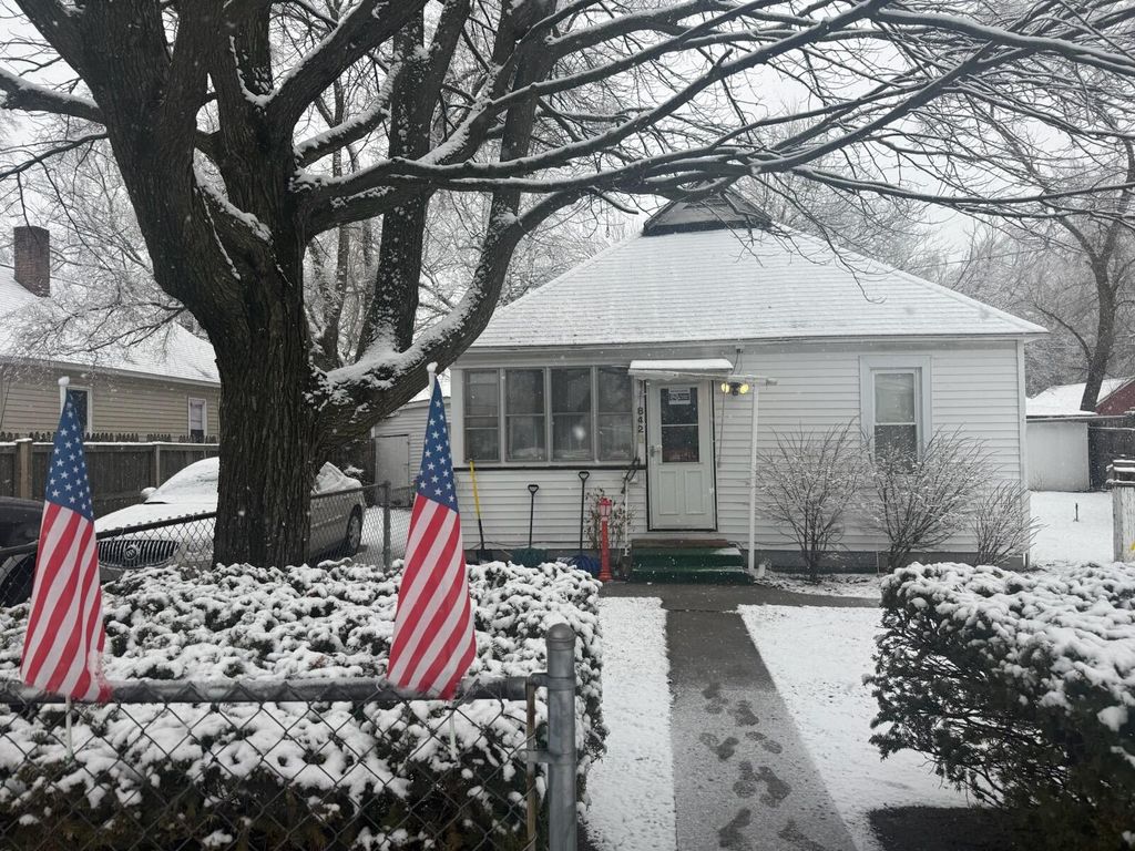 Photo of 842 E Dale Avenue, Muskegon, MI 49442 (MLS # 26001407)