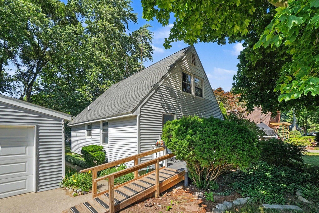 Photo of 1611 Highland Street, Holland, MI 49423 (MLS # 26034454)