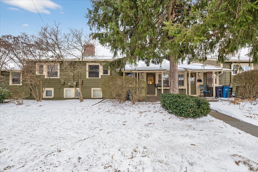 Photo of 2327 Fernwood Avenue, Ann Arbor, MI 48104 (MLS # 26005769)