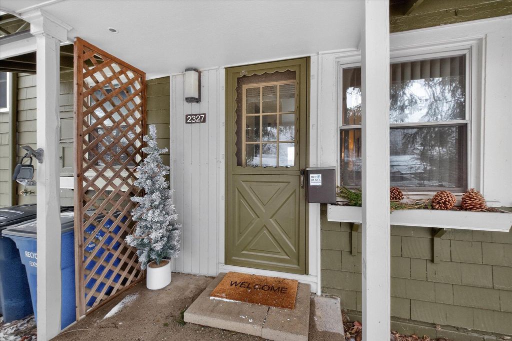 Photo of 2327 Fernwood Avenue, Ann Arbor, MI 48104 (MLS # 26005769)