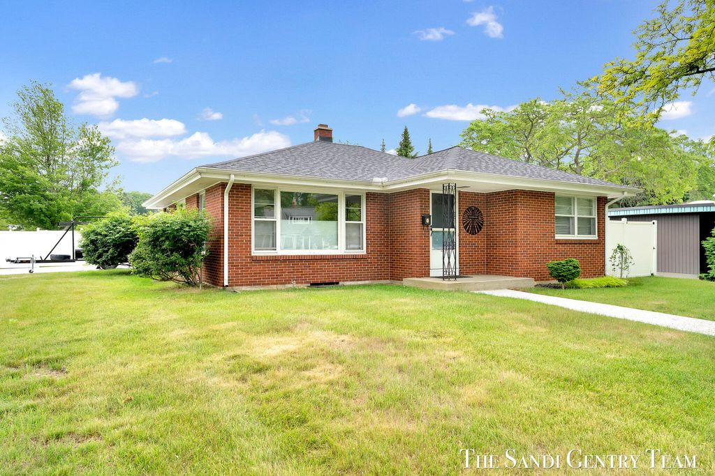 Photo of 1508 Wisconsin Street, Grand Haven, MI 49417 (MLS # 26009611)