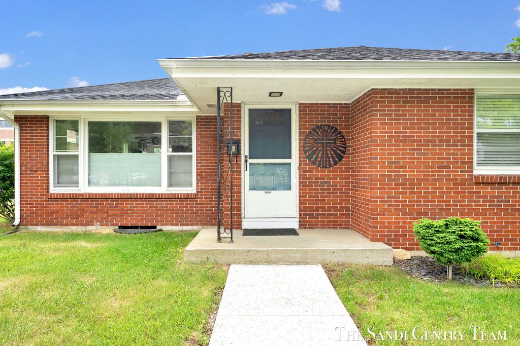 Photo of 1508 Wisconsin Street, Grand Haven, MI 49417 (MLS # 26009611)