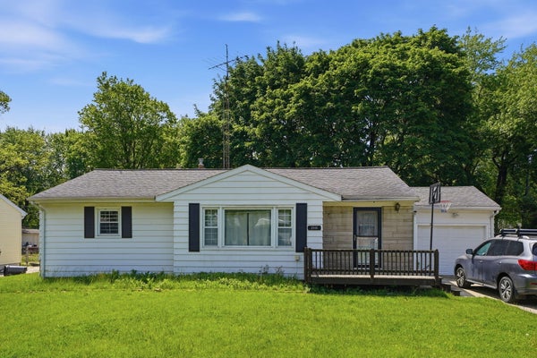 2046 GERALD ST, BENTON HARBOR, MI 49022 - Image 7dfd1b341caeba90cd69e02554c6f3c1/2545249387