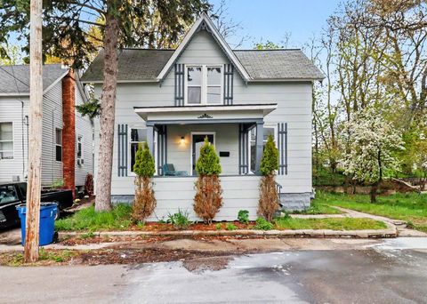 Photo of 280 6th Avenue, Manistee, MI 49660 (MLS # 26023284)