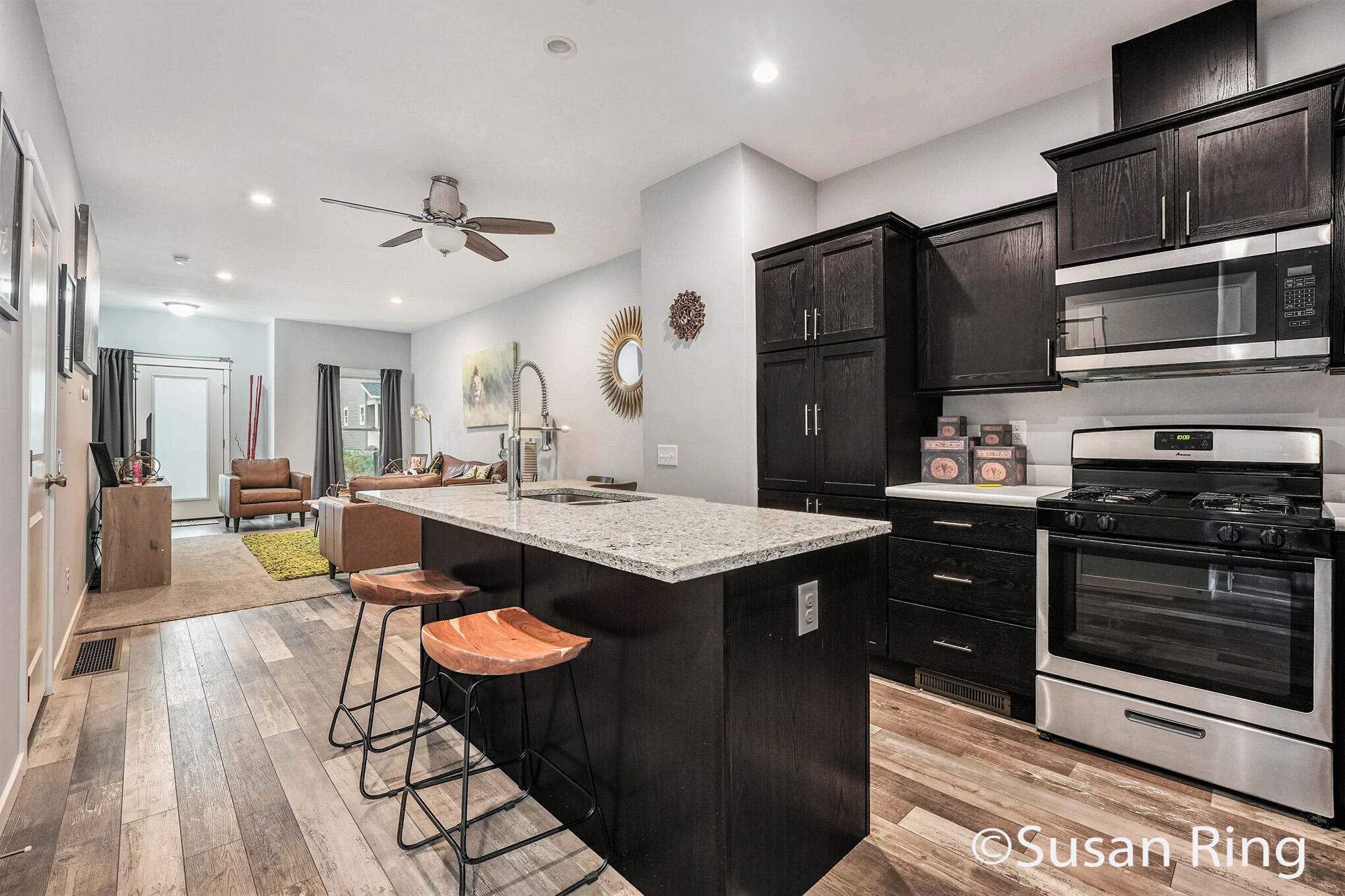 Grand Rapids, Michigan 49503, United States, 2 Bedrooms Bedrooms, ,2 BathroomsBathrooms,Residential,Pending,15288