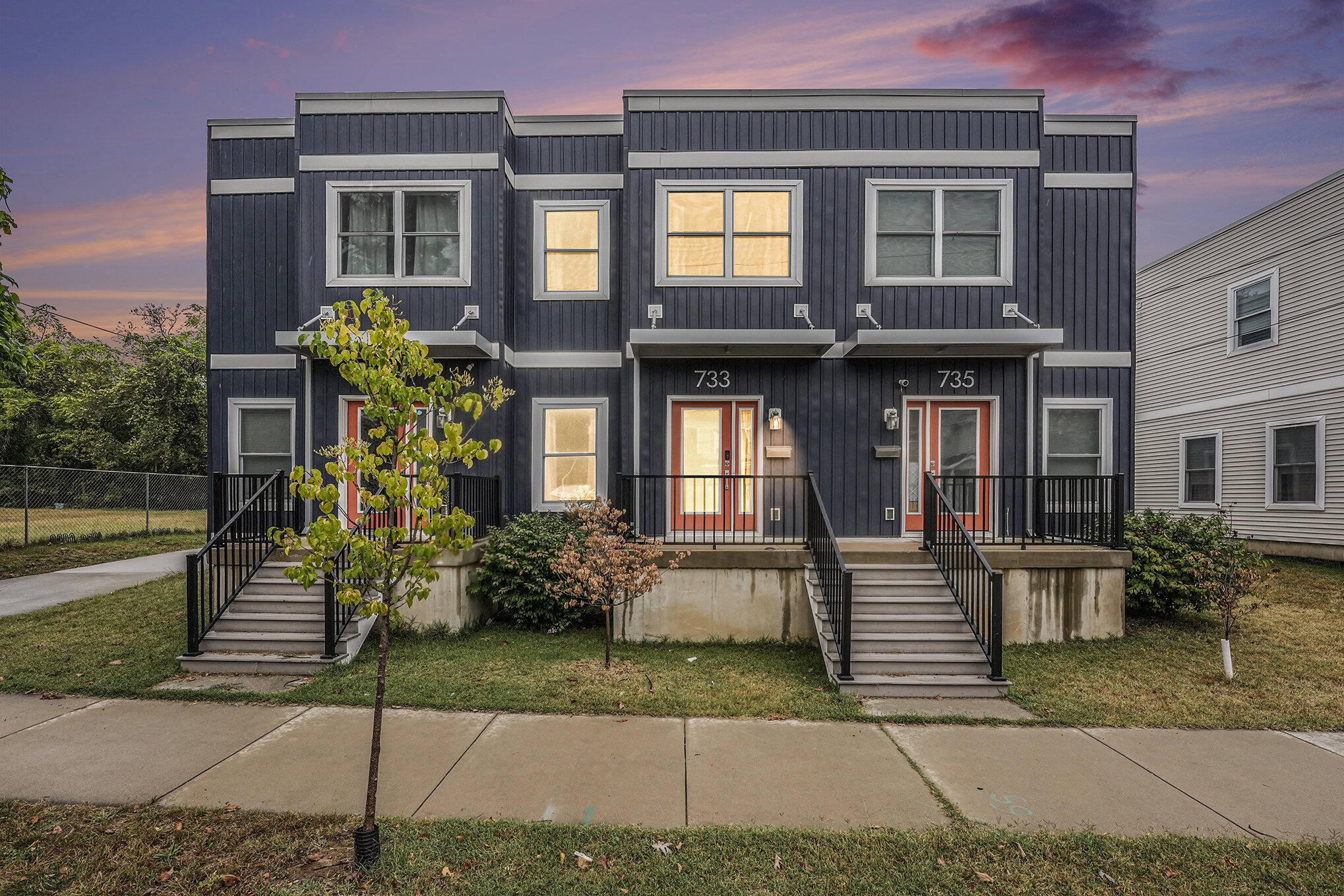 Grand Rapids, Michigan 49503, United States, 2 Bedrooms Bedrooms, ,2 BathroomsBathrooms,Residential,Pending,15288