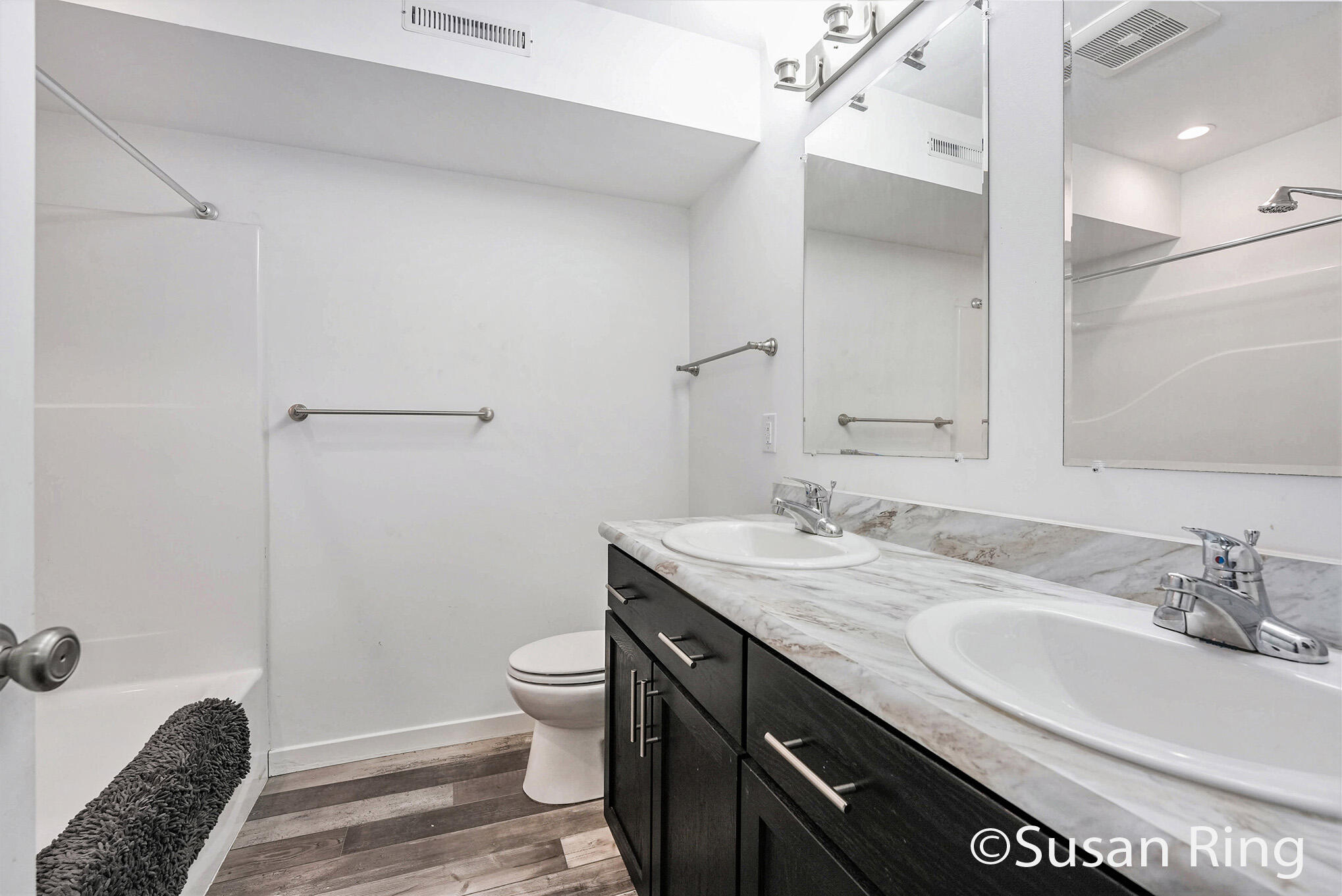 Grand Rapids, Michigan 49503, United States, 2 Bedrooms Bedrooms, ,2 BathroomsBathrooms,Residential,Pending,15288