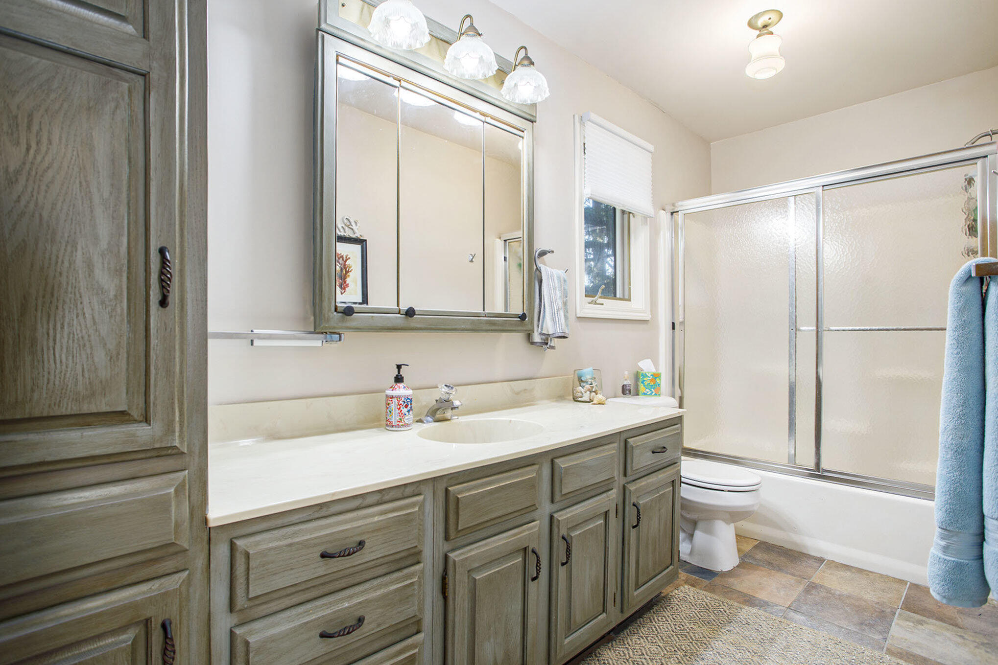 Delton, Michigan 49046, United States, 3 Bedrooms Bedrooms, ,2 BathroomsBathrooms,Residential,Pending,203824