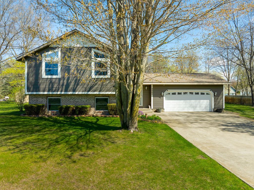 Photo of 3382 Sunset Drive, Muskegon, MI 49444 (MLS # 26019341)