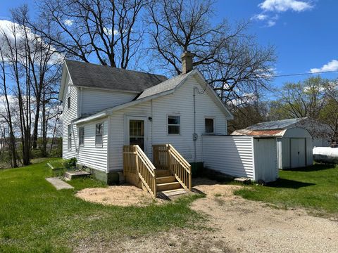 Photo of 3593 S Maple Island Road, Hesperia, MI 49421 (MLS # 26010032)