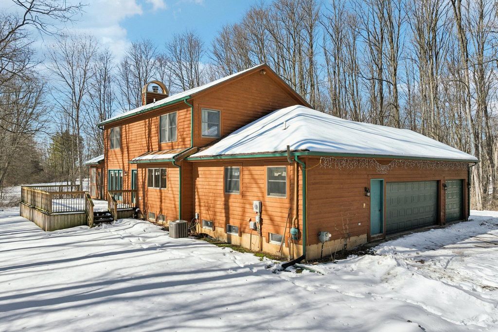 Photo of 12627 N Territorial Road, Dexter, MI 48130 (MLS # 26005654)