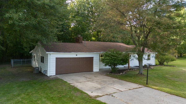 5564 NEWTON AVE, COLOMA, MI 49038 - Image 7ebcd3699fd194741d449ebd61e9d64e/2001487244