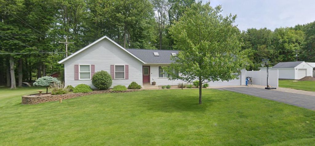 Photo of 5463 S Avenue E, Vicksburg, MI 49097 (MLS # 26005843)