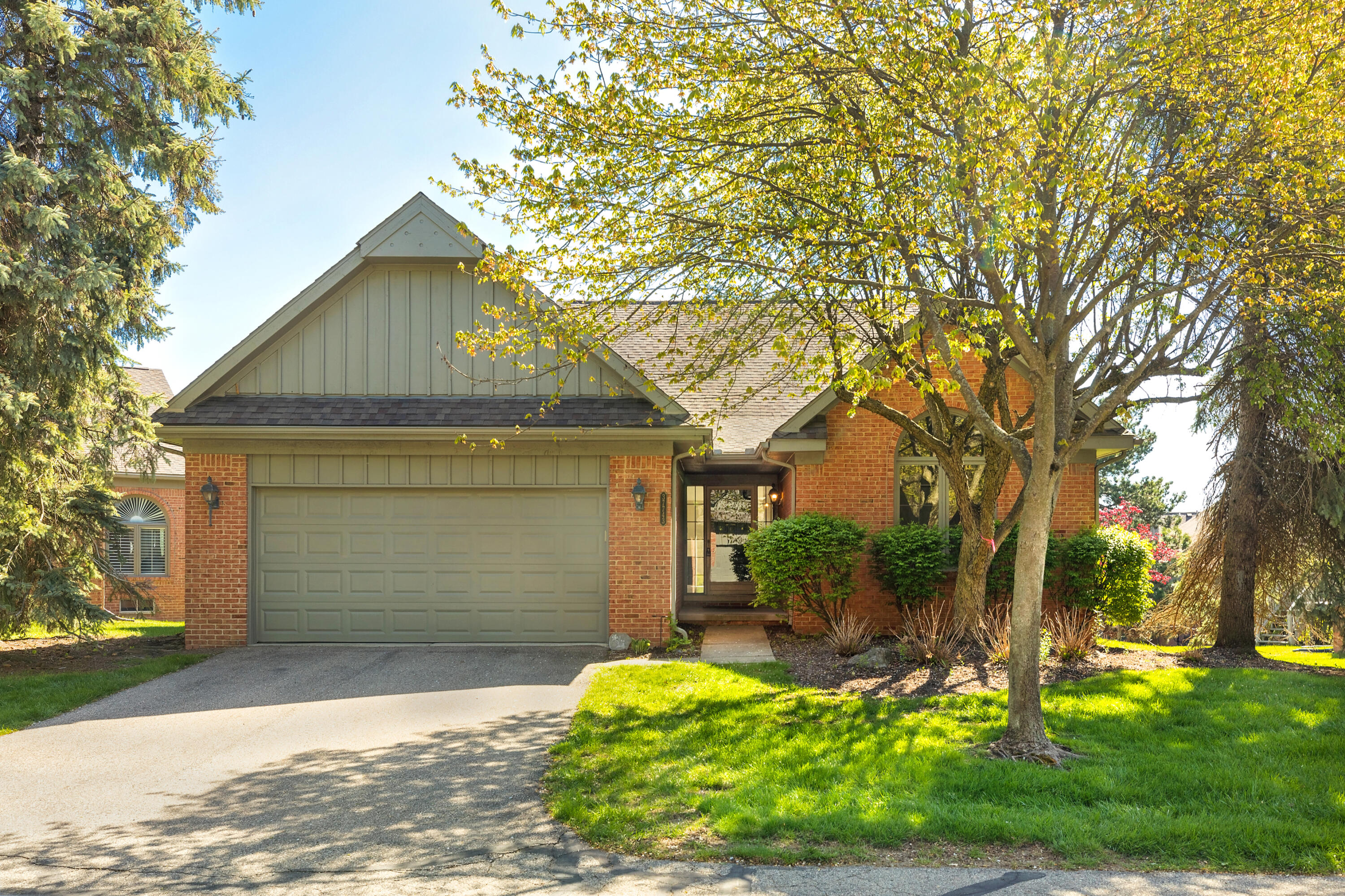 37743 Avon Lane