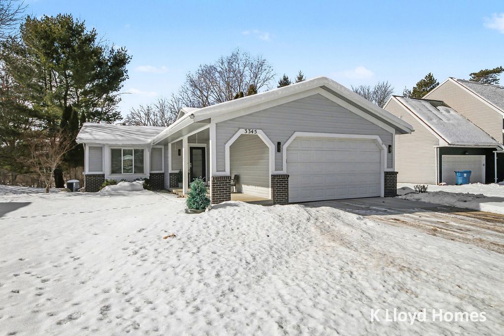 Photo of 3345 Brook Trail SE, Grand Rapids, MI 49508 (MLS # 26005392)
