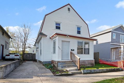Photo of 504 Umatilla Street SE, Grand Rapids, MI 49507 (MLS # 26021961)