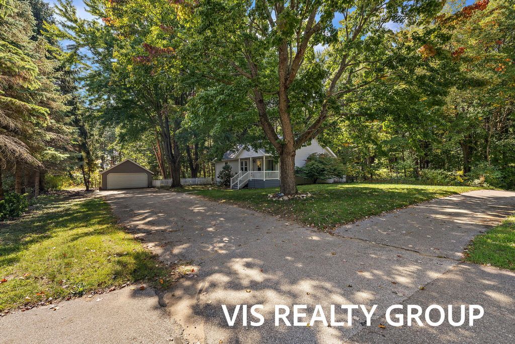 Photo of 18046 Hickory Street, Spring Lake, MI 49456 (MLS # 25047756)