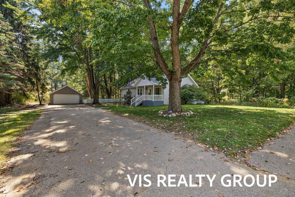 Photo of 18046 Hickory Street, Spring Lake, MI 49456 (MLS # 25047756)