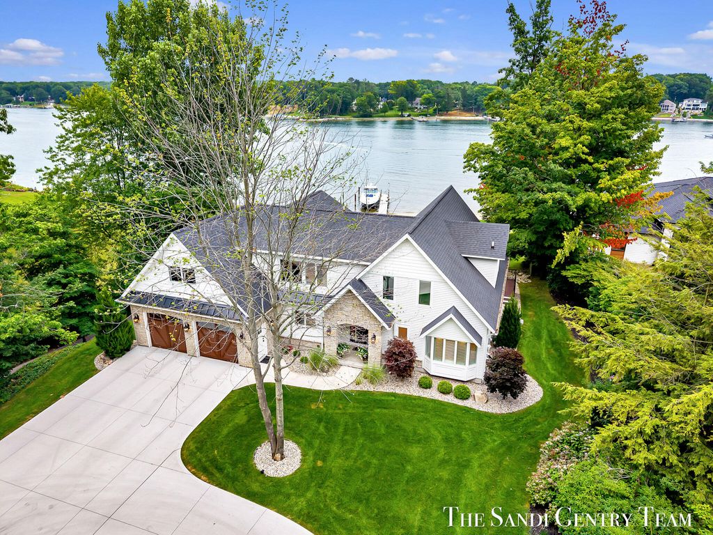 Photo of 17870 W Spring Lake Road, Spring Lake, MI 49456 (MLS # 26022443)