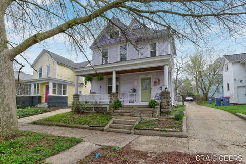 Photo of 320 Charles Avenue SE, Grand Rapids, MI 49503 (MLS # 26016725)