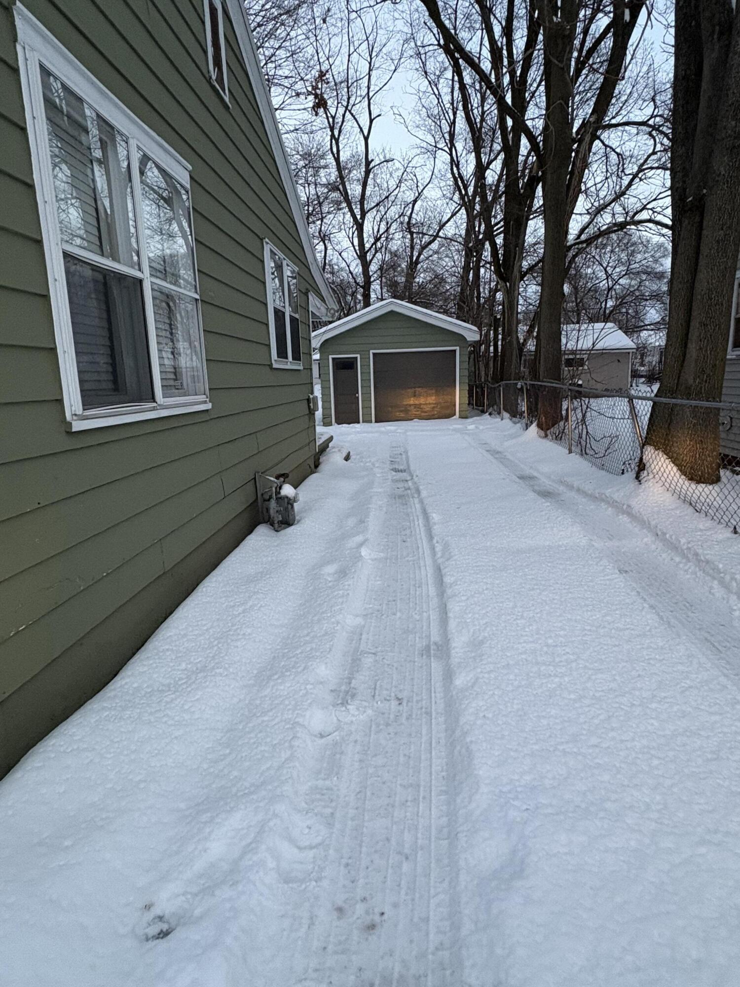 1385 Superior Street