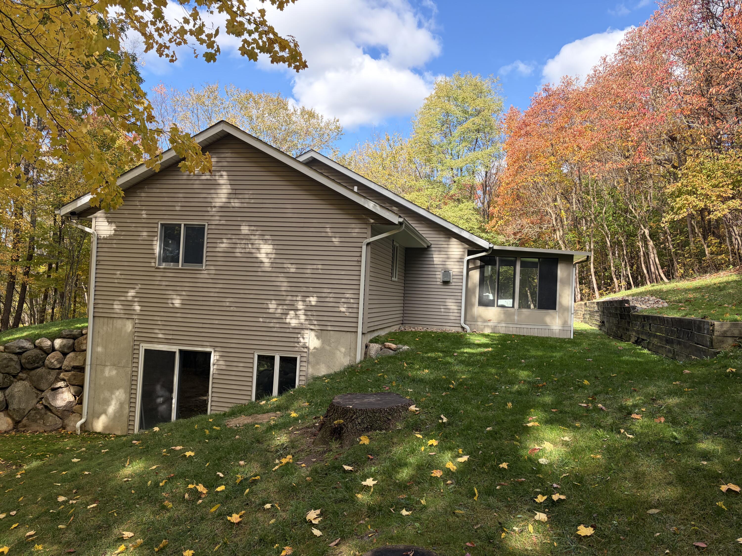 9114 N Riverview Drive